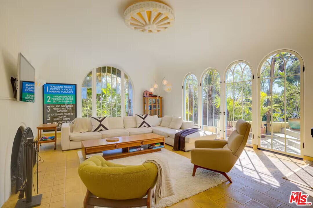 4778 Cromwell Ave in Los Angeles, CA - Building Photo