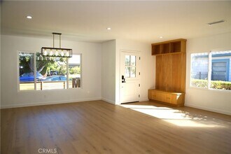 3637 Ashwood Ave, Unit 2105 in Los Angeles, CA - Building Photo - Building Photo