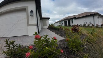 19552 Hinkley Dr in Estero, FL - Building Photo