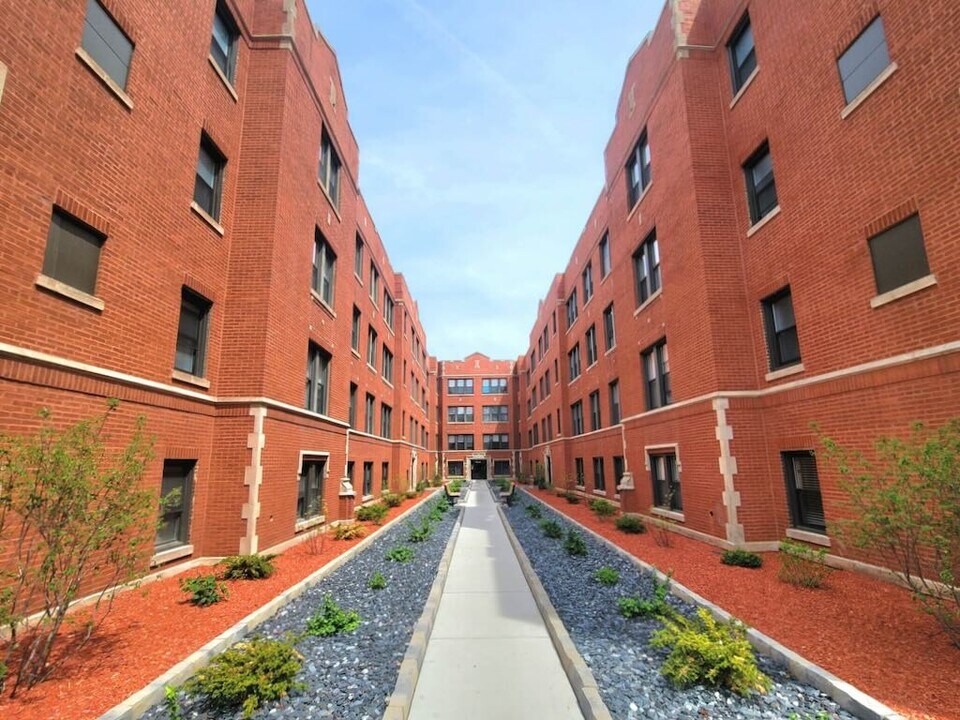 3946.5 N Janssen Ave in Chicago, IL - Foto de edificio
