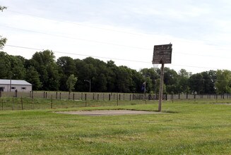 Suburban Court Apartments in Shelbyville, IN - Building Photo - Building Photo