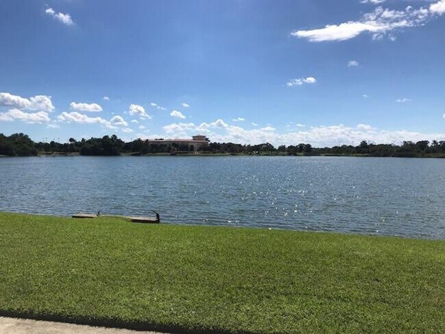 4920 NW 15th Ave in Boca Raton, FL - Foto de edificio - Building Photo