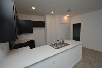 1106 Minnow Ln in Bastrop, TX - Foto de edificio - Building Photo