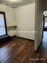 2460 W Kilbourn Ave-Unit -APT 4 in Milwaukee, WI - Building Photo - Building Photo
