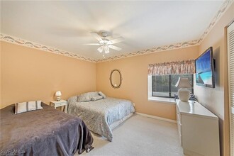 643 Beachwalk Cir in Naples, FL - Foto de edificio - Building Photo