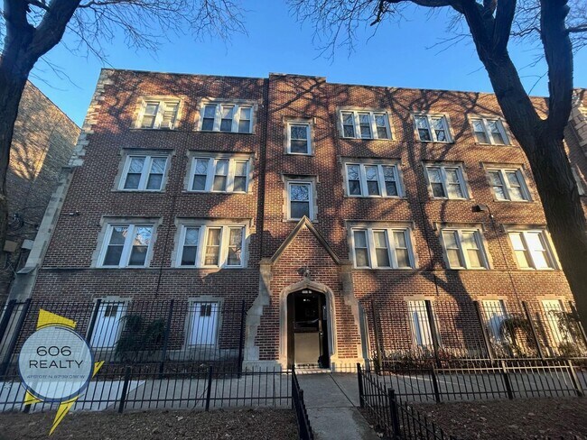 property at 2000 W Jarvis Ave
