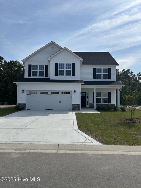 702 Ellabond St in Sneads Ferry, NC - Building Photo