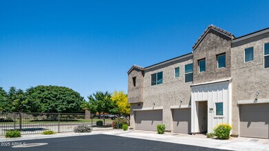 2292 W Harmont Dr in Phoenix, AZ - Building Photo - Building Photo