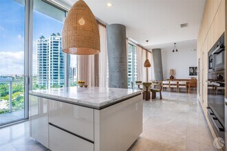 2675 S Bayshore Dr in Miami, FL - Building Photo - Building Photo