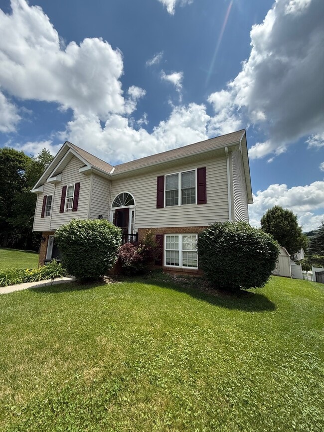 property at 476 Brandon Dr