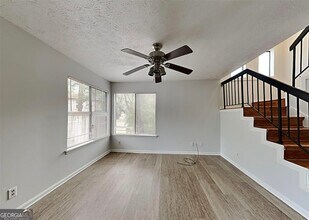 8577 Parkside Dr in Jonesboro, GA - Building Photo - Building Photo