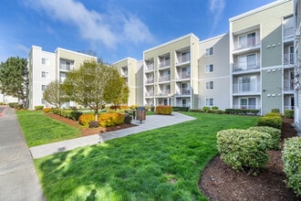 Camelot Apartment Homes in Everett, WA - Foto de edificio - Building Photo