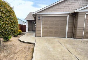 611-613 Broad St S in Monmouth, OR - Building Photo