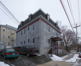 824 Walnut St in Fall River, MA - Foto de edificio - Building Photo