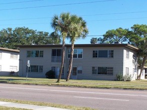 Lake Side Manor Apartments in St. Petersburg, FL - Building Photo - Other