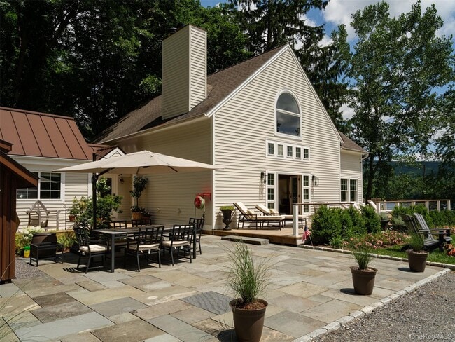 property at 121 Queechy Lake Dr