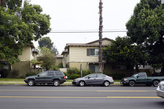 13433 Moorpark St in Sherman Oaks, CA - Building Photo - Building Photo