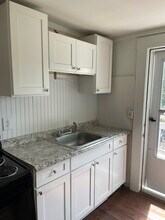 16 Hough St, Unit 18B in Dover, NH - Foto de edificio - Building Photo