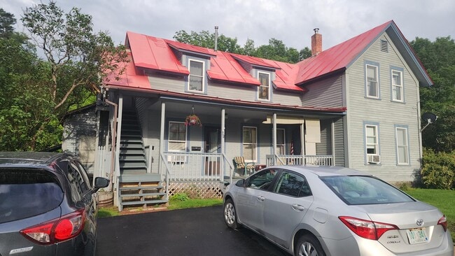 61 Church St, Unit Apt 2