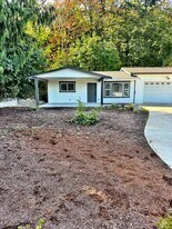 5960 Watauga Beach Dr E in Port Orchard, WA - Building Photo