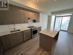 8960 Jane St in Vaughan, ON - Building Photo - Building Photo