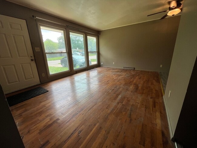 911 Alagna Dr in Champaign, IL - Building Photo - Building Photo