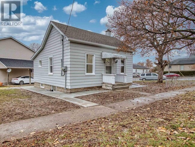 property at 7 Maplecrest Ave