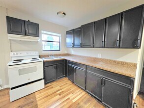 208 Cemetery Rd in Willis, TX - Building Photo - Building Photo