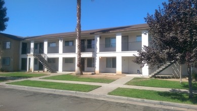 Villa Sierra in Fresno, CA - Building Photo - Building Photo