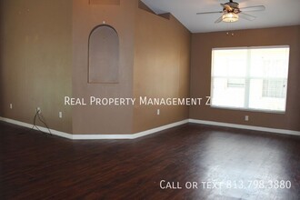 7302 Parkersburg Dr in Wesley Chapel, FL - Building Photo - Building Photo