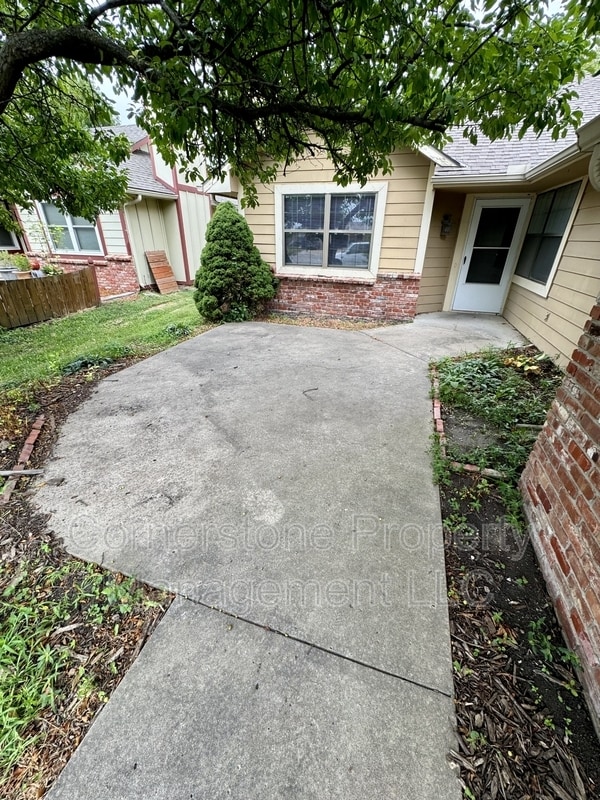 3806 Pinnacle Cir in Lawrence, KS - Building Photo - Building Photo