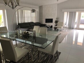 9810 NW 47th Terrace in Doral, FL - Building Photo - Building Photo
