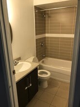 380 Erb St. W in Waterloo, ON - Building Photo - Building Photo