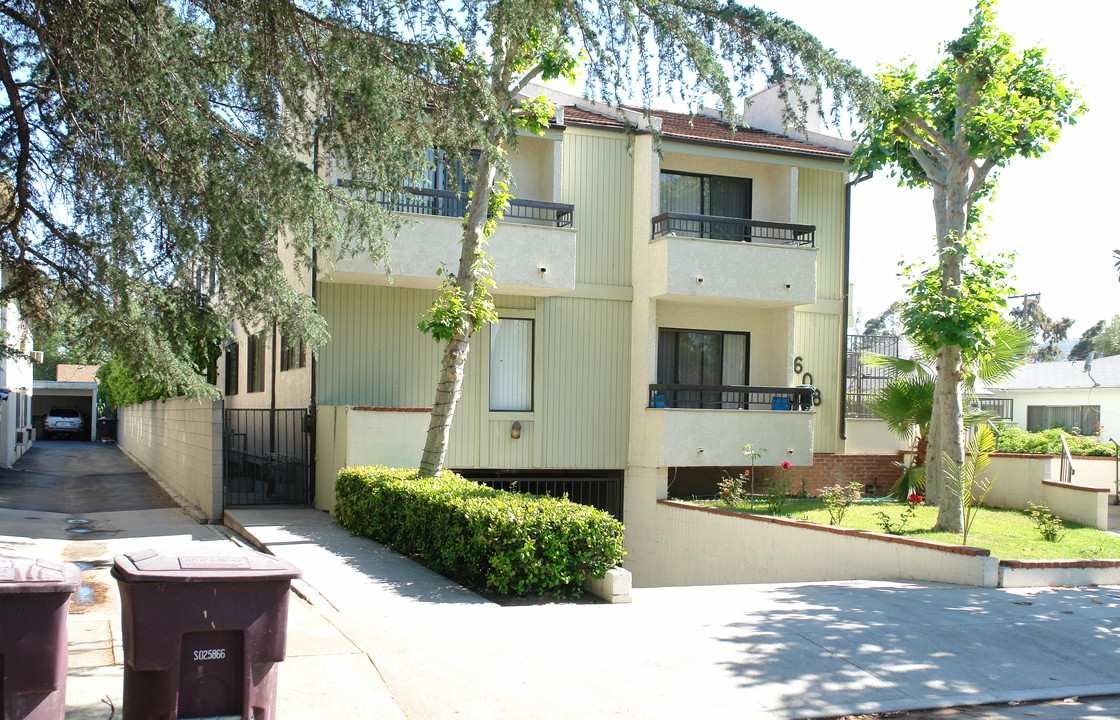 608 Hawthorne St in Glendale, CA - Building Photo