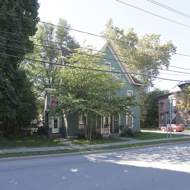 23 Willett St in Fort Plain, NY - Foto de edificio - Building Photo