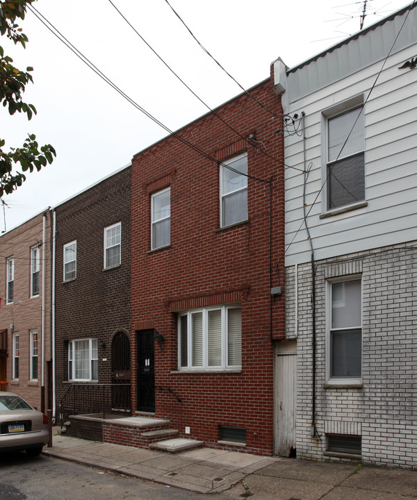 736 Latona St in Philadelphia, PA - Building Photo