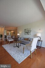 5800 Nicholson Ln in Rockville, MD - Building Photo - Building Photo