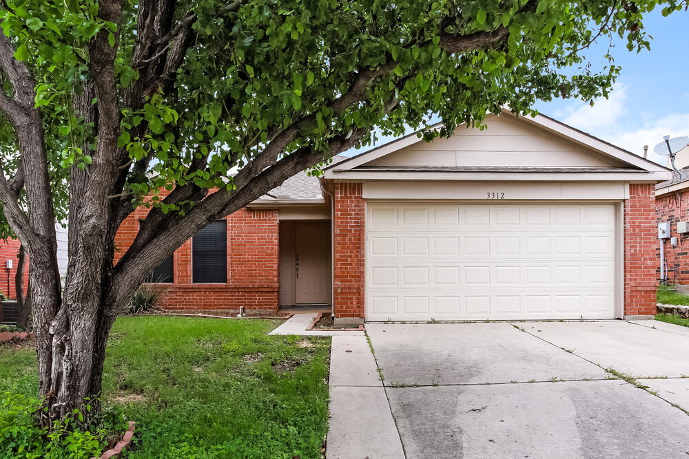 3312 Bent Creek Dr in Denton, TX - Building Photo