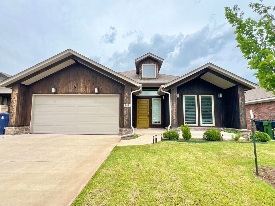 448 Irish Ln in Yukon, OK - Building Photo