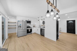 929 Creekdale Dr in Clarkston, GA - Building Photo - Building Photo