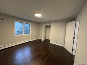 38 Avenue B in Port Washington, NY - Foto de edificio - Building Photo