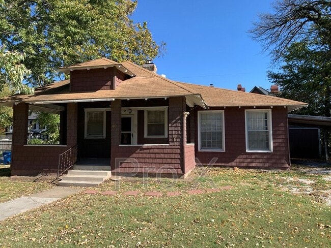 property at 401 S Jackson Ave