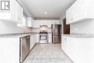 1447 Fleming Ct in Oshawa, ON - Building Photo - Building Photo