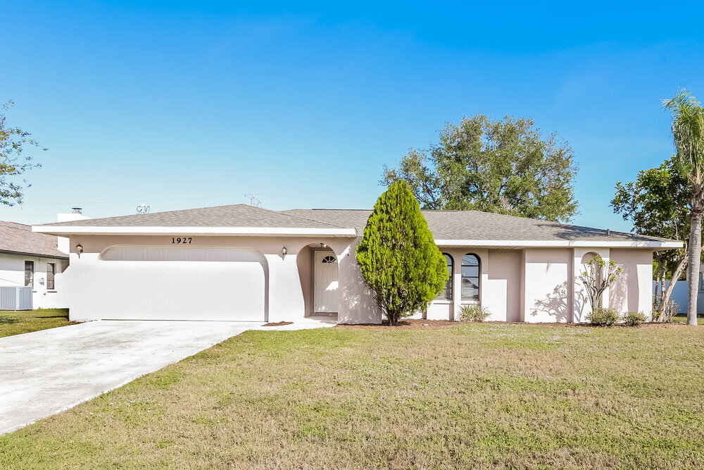 1927 SE 5th St in Cape Coral, FL - Building Photo