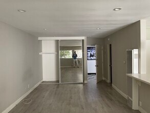 1736 N Sycamore Ave in Los Angeles, CA - Building Photo - Building Photo