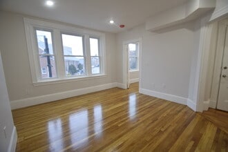 31 Harvard St, Unit 2 in Brookline, MA - Building Photo - Building Photo