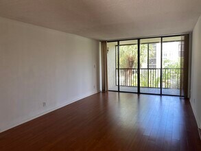 11 Royal Palm Way in Boca Raton, FL - Building Photo - Building Photo