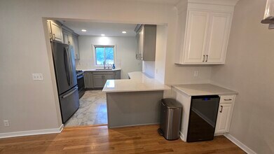 675 Verdant Dr in Elm Grove, WI - Building Photo - Building Photo