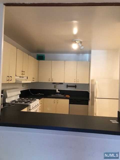 1203 River Rd-Unit -2 f in Edgewater, NJ - Building Photo - Building Photo