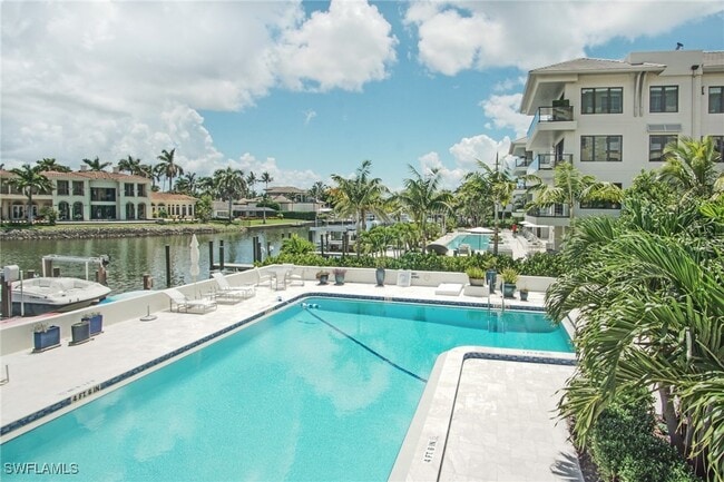 1900 Gulf Shore Blvd N